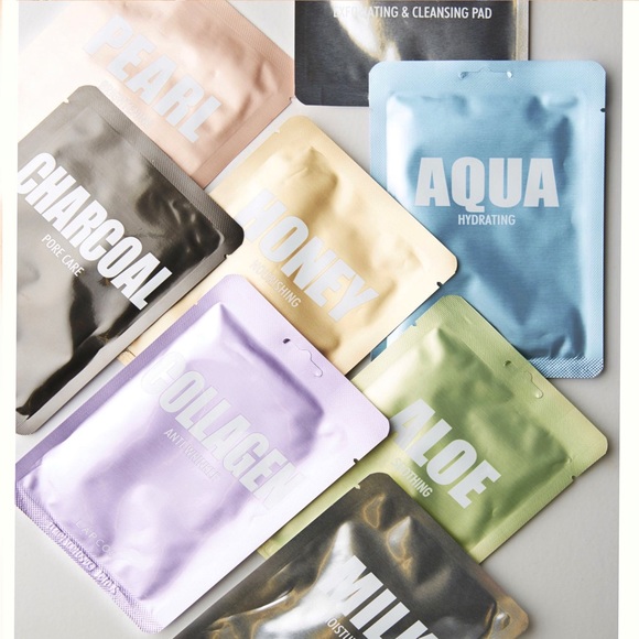 FREE GIFT Set Of 8 Skincare Masks+ Exfoliating Pad - Picture 5 of 5